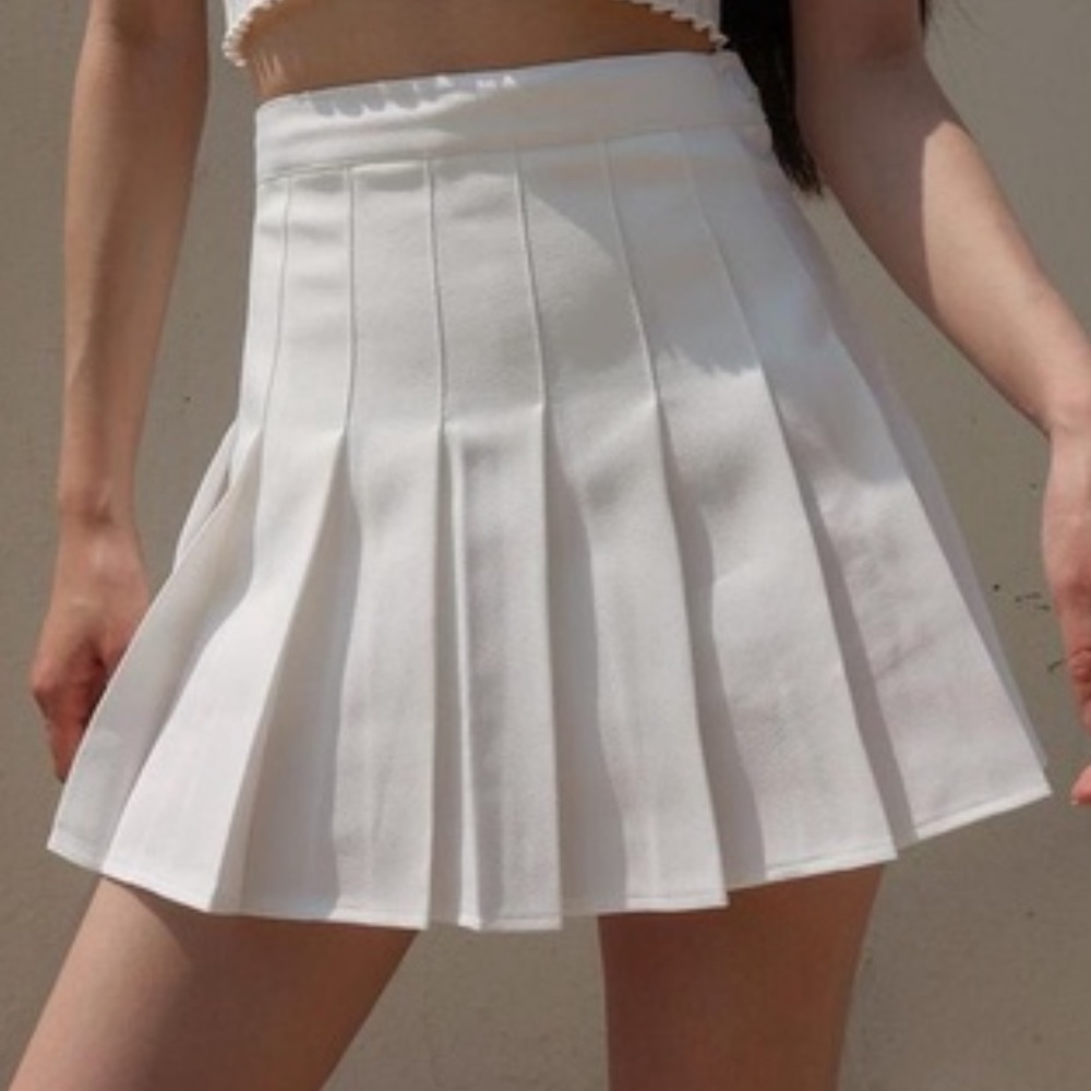 NWT White pleated skirt